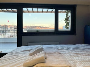 Panoramic-Maisonette, Meerblick | Verdunkelungsvorhänge, Bügeleisen/Bügelbrett, kostenloses WLAN