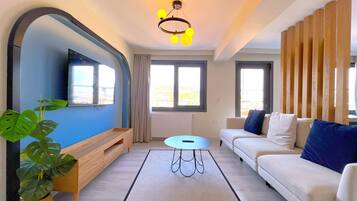 Suite estudio exclusiva, balcón, vista al mar | Cortinas blackout, tabla de planchar con plancha y wifi gratis