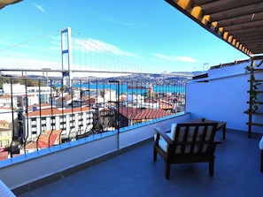 Dúplex panorámico, vista al mar | Terraza o patio