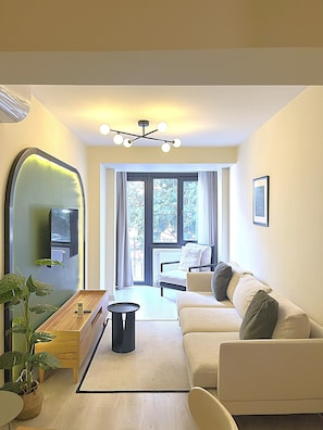 Chambre Confort, balcon | Coin séjour