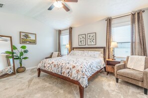4 Schlafzimmer, Schreibtisch, Bügeleisen/Bügelbrett, Reisekinderbett
