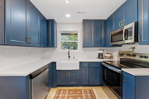 {Renovated 2BR in CLT – Where Location, Comfort & Mild Bragging Rights Collide}