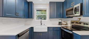 {Renovated 2BR in CLT – Where Location, Comfort & Mild Bragging Rights Collide}