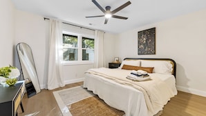 2 bedrooms, iron/ironing board, WiFi, bed sheets - {Renovated 2BR in CLT – Where Location, Comfort & Mild Bragging Rights Collide} (Charlotte)