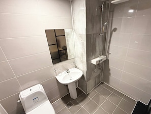 Standard Twin Room | Bathroom