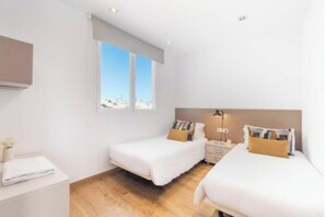 4 bedrooms, desk, iron/ironing board, free WiFi