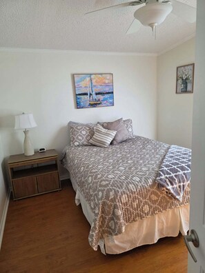 2 bedrooms, iron/ironing board, Internet, bed sheets