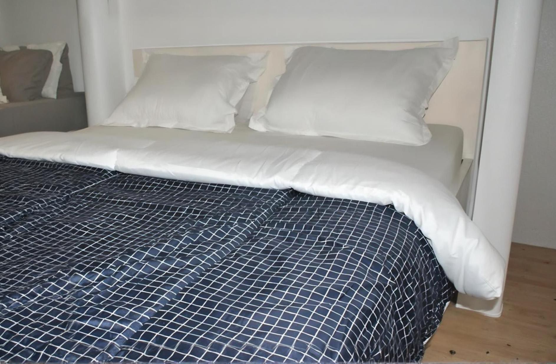 1 bedroom, internet, bed sheets