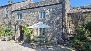 Cottage | Outdoor dining