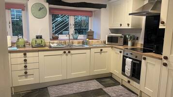 Casa de campo | Cocina privada | Lavavajillas y utensilios de cocina