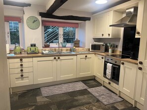 Cottage | Private kitchen | Dishwasher, cookware/dishes/utensils - The Old Farmhouse at Brackenthwaite Farm (Carnforth)
