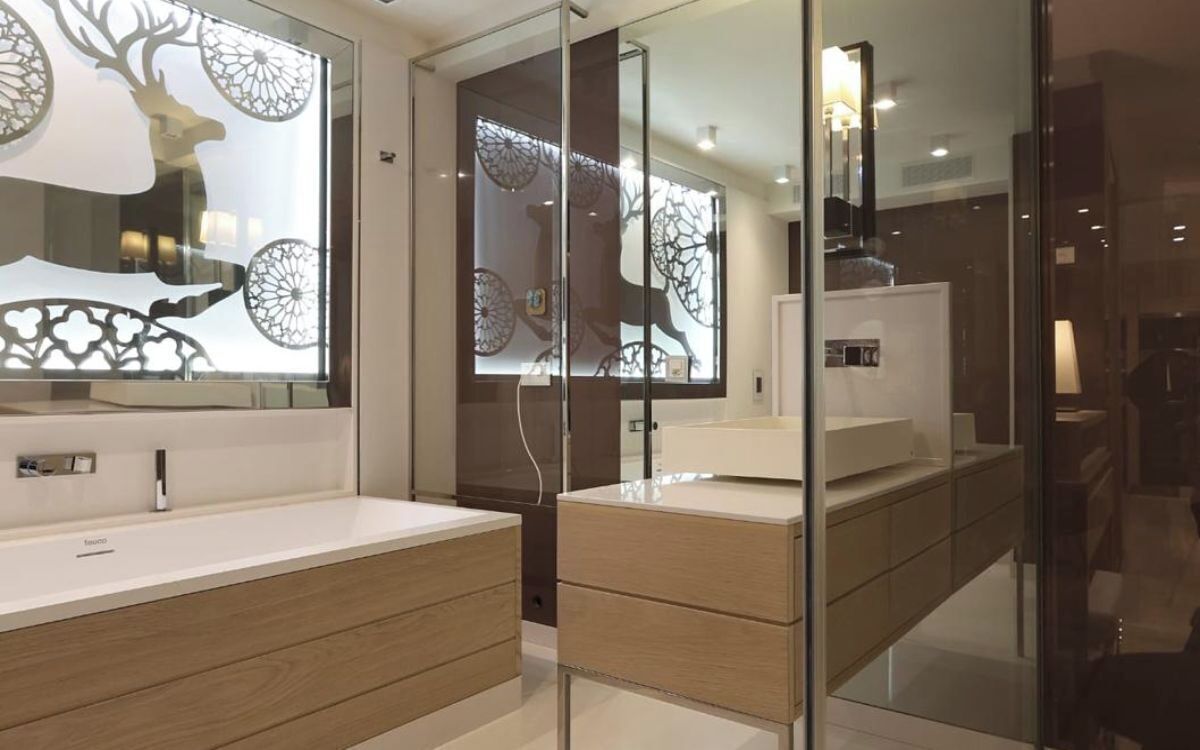 A modern bathroom with a large mirror, a bathtub, and a vanity with a sink.