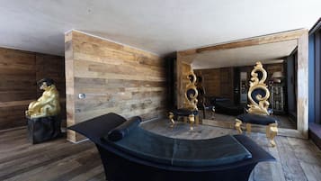 Penthouse, vista al lago | Área de sala de estar