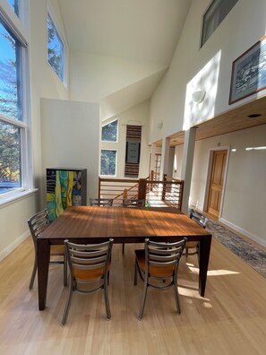 Dining - Luxury - Huge kitchen, living room, master bedrooms & mtn views. Walk to lifts! (Girdwood)