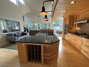 Microwave, oven, stovetop, dishwasher - Luxury - Huge kitchen, living room, master bedrooms & mtn views. Walk to lifts! (Girdwood)