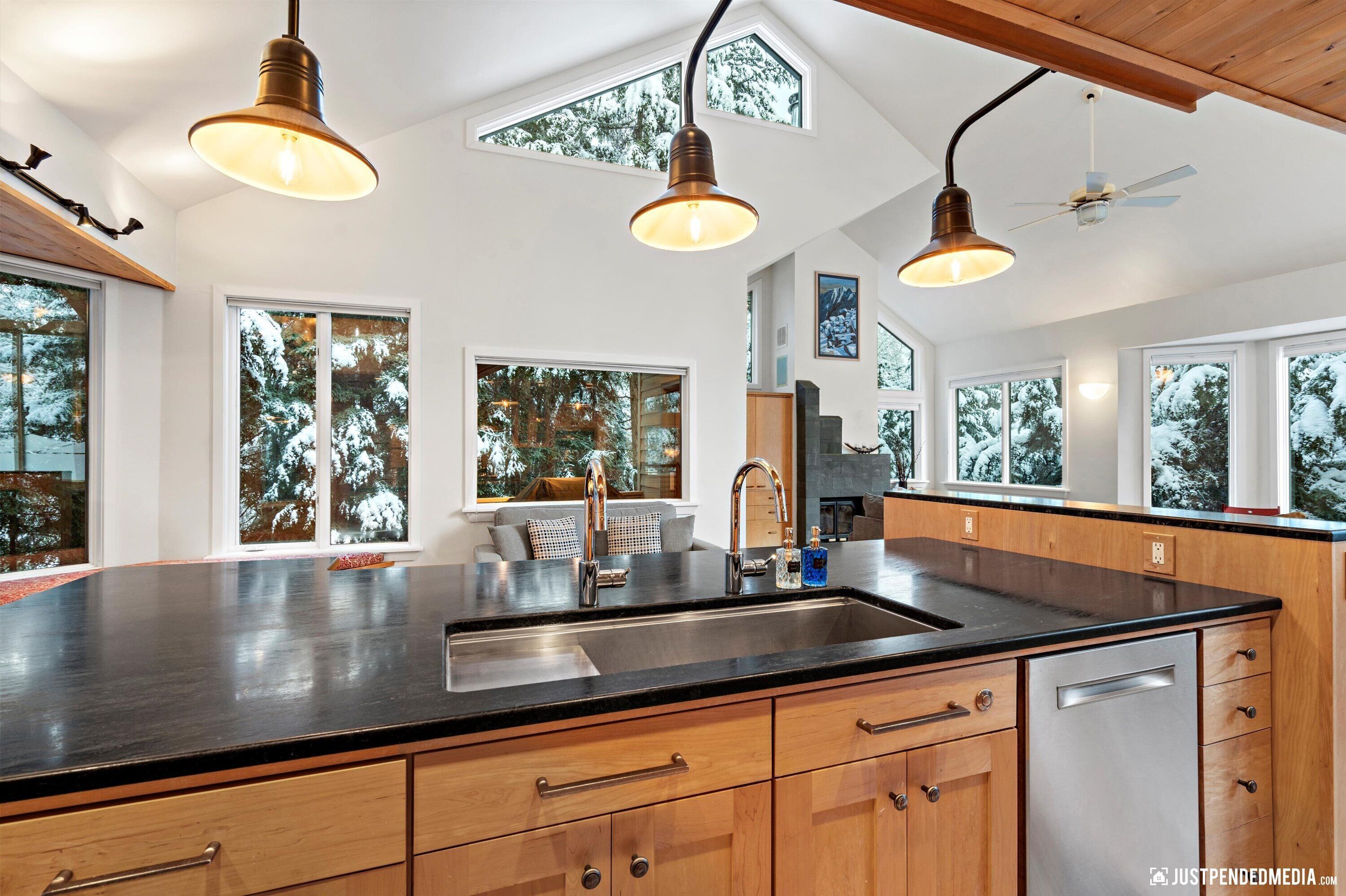 المنشأة من الداخل