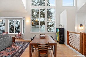 Dining - Luxury-Huge kitchen, living room, master suite, mtn views, sauna, & walk to mtn! (Girdwood)