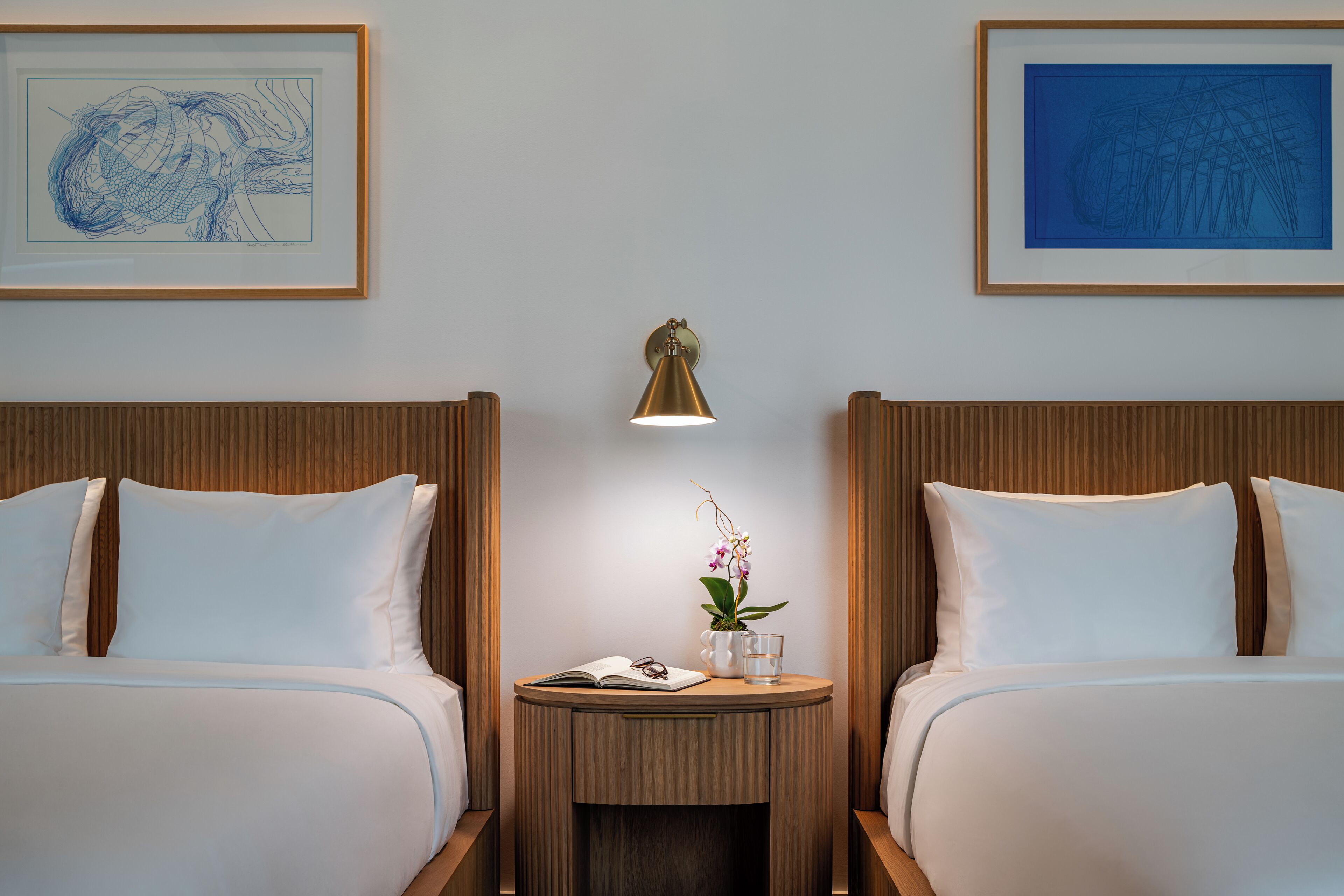 Signature Room | Blackout drapes, WiFi (free)