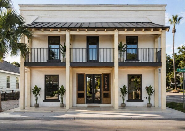 The Livery Guesthouse - Palm Harbor, FL