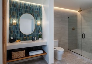 Hair dryer, towels, soap, shampoo - The Livery Guesthouse (Tarpon Springs)