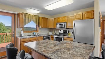 Coffee/tea maker, fridge, microwave, oven