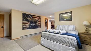 3 bedrooms, desk, WiFi, bed sheets