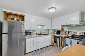 Four à micro-ondes, un four, surface de cuisson, cafetiÚre-théiÚre