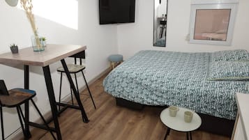 1 dormitorio, tabla de planchar con plancha, cuna de viaje y wifi