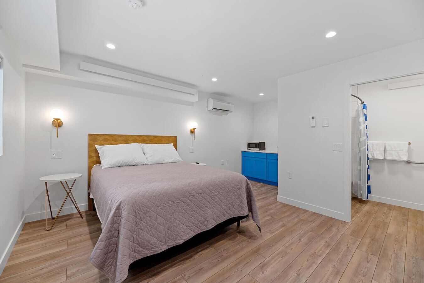 WiFi, bed sheets