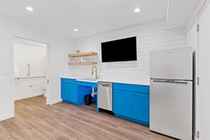 Fridge, microwave, dishwasher, coffee/tea maker