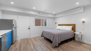 WiFi, bed sheets