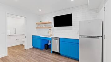 Fridge, microwave, dishwasher, coffee/tea maker