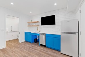 Fridge, microwave, dishwasher, coffee/tea maker