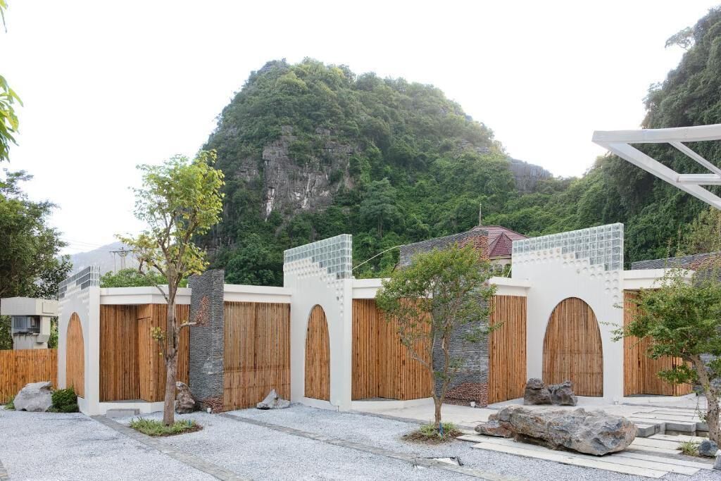 Deluxe Bungalow, Garden View | Property grounds