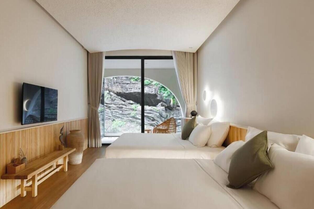 Family Room (Deluxe Family Suite) | Meja, Wi-fi percuma 