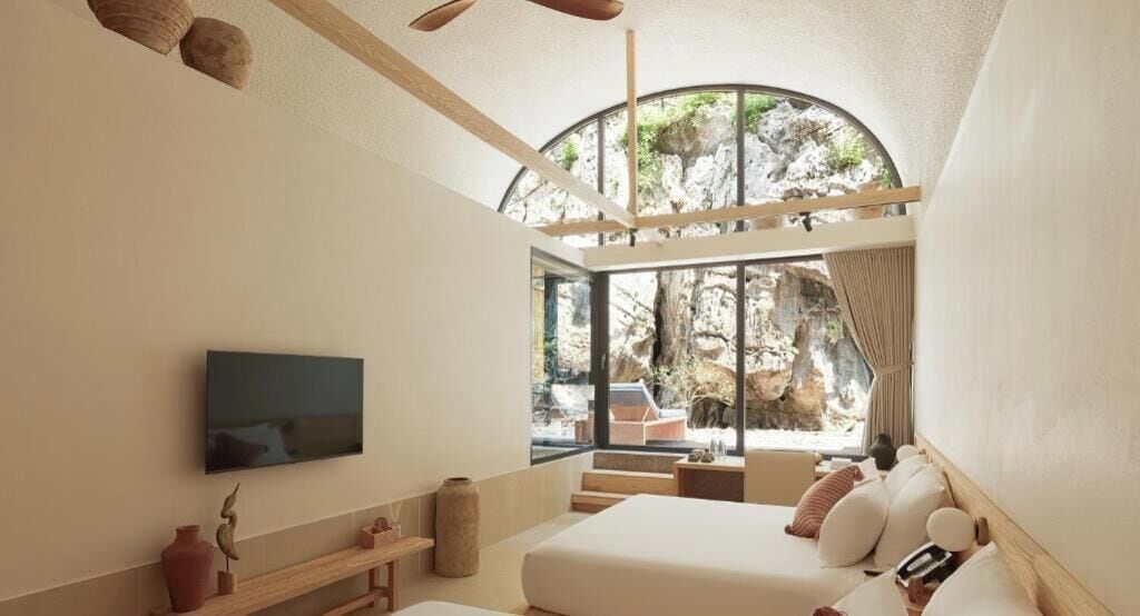 Habitación (Family Suite with Balcony) | Escritorio y wifi gratis