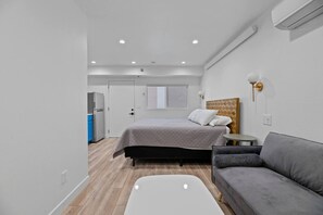 WiFi, bed sheets