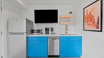 Fridge, microwave, dishwasher, coffee/tea maker
