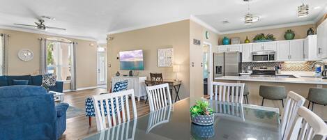 House, Multiple Beds (Emerald View) | Interior