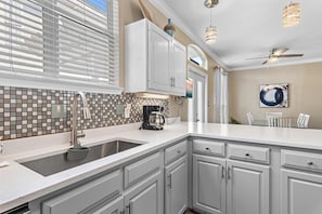 House, Multiple Beds (Emerald View) | Private kitchen