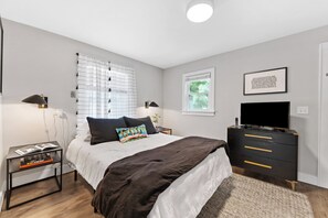 4 habitaciones, tabla de planchar con plancha, wifi y ropa de cama 