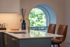 Fridge, microwave, oven, dishwasher