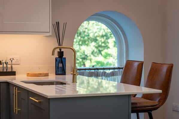 Fridge, microwave, oven, dishwasher