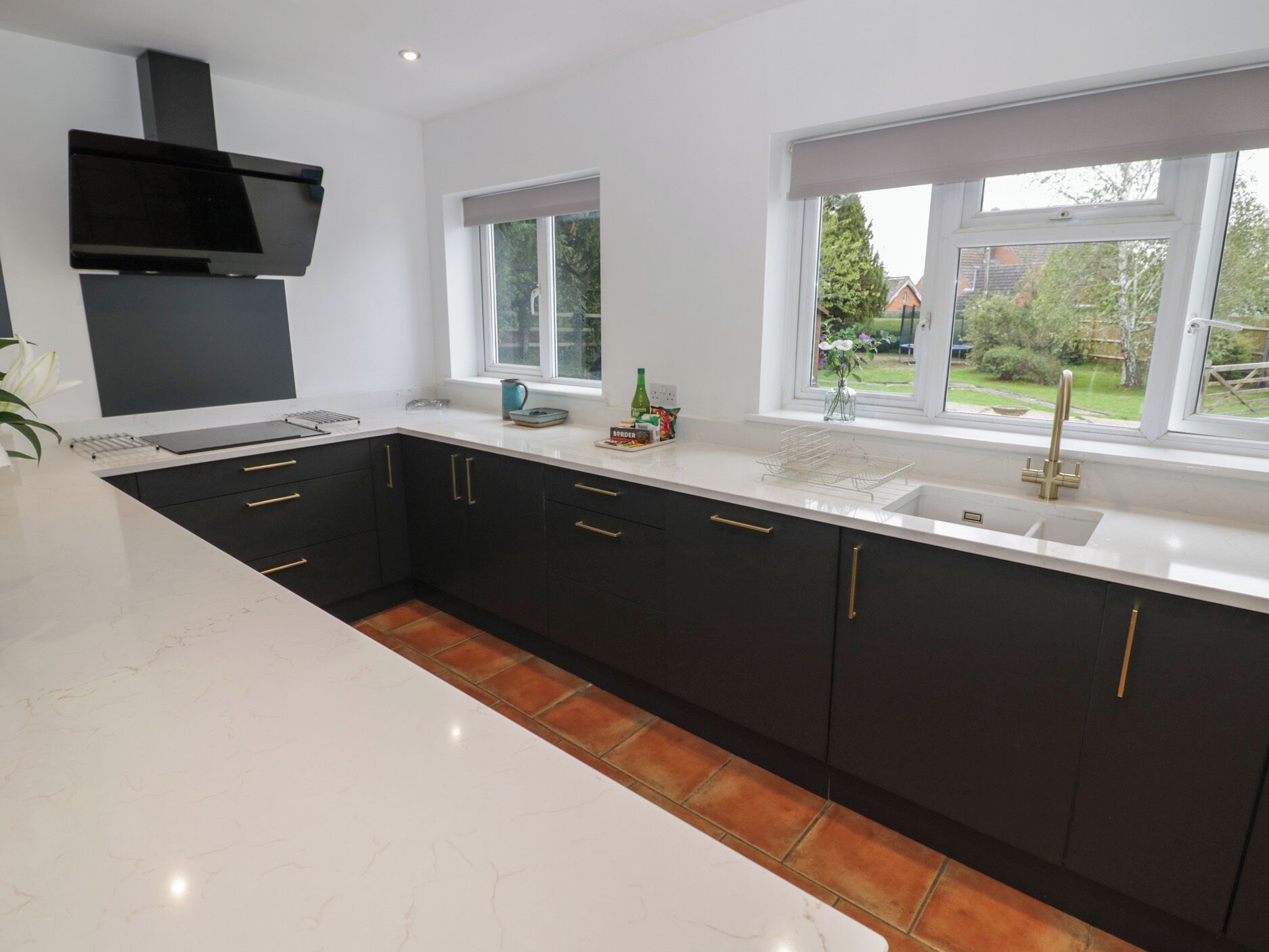 Mesin pencuci piring dan peralatan masak/sendok-piring