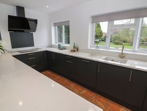 Mesin basuh pinggan mangkuk 