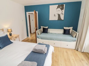 4 quartos, individualmente decorados, individualmente mobiliados