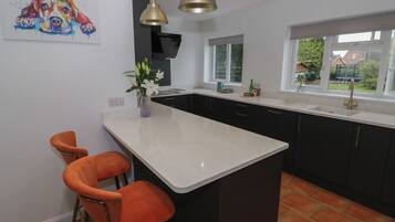 Fridge, microwave, dishwasher, cookware/dishes/utensils