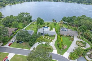 Exterior - Lake House + Pool, Dock, Walk to Universal Studios (Orlando)