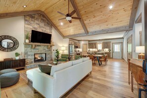 TV, fireplace