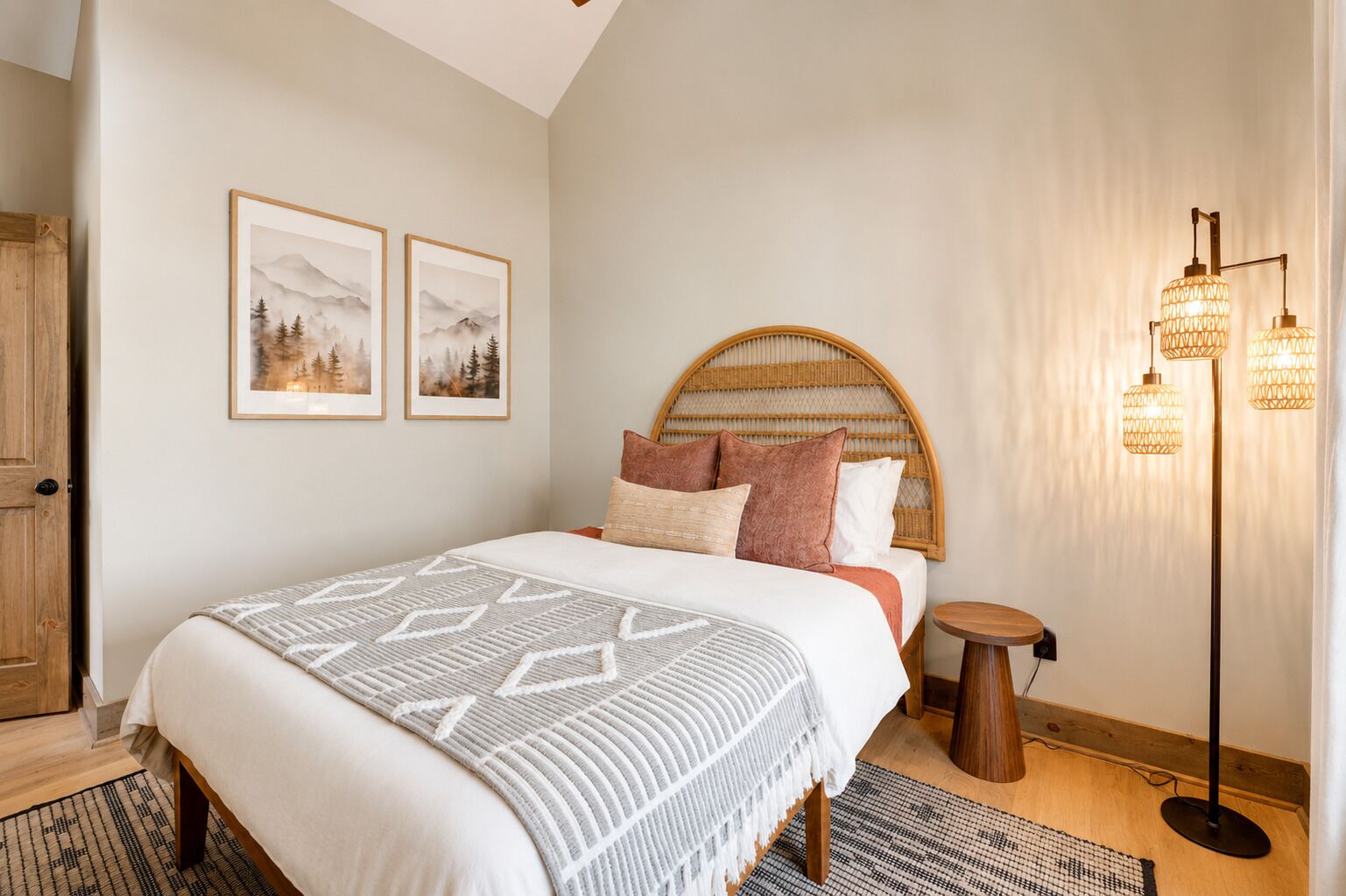 3 bedrooms, desk, iron/ironing board, travel cot